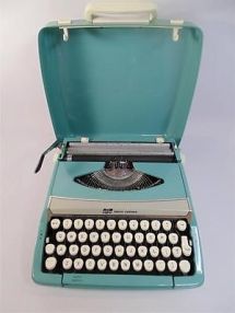 smith-corona-typewriter-w-case-corsair-deluxe